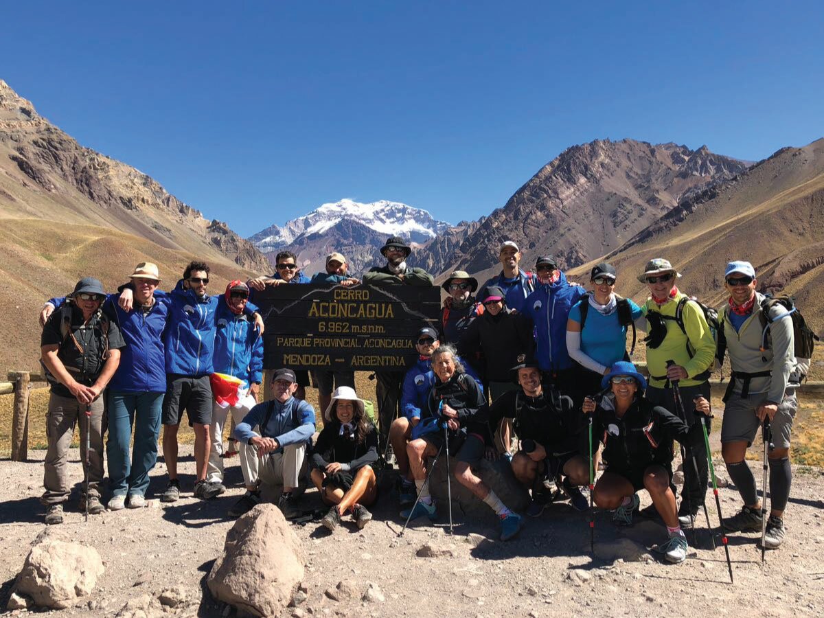 El equipo a la entrada del Parque Provincial Aconcagua