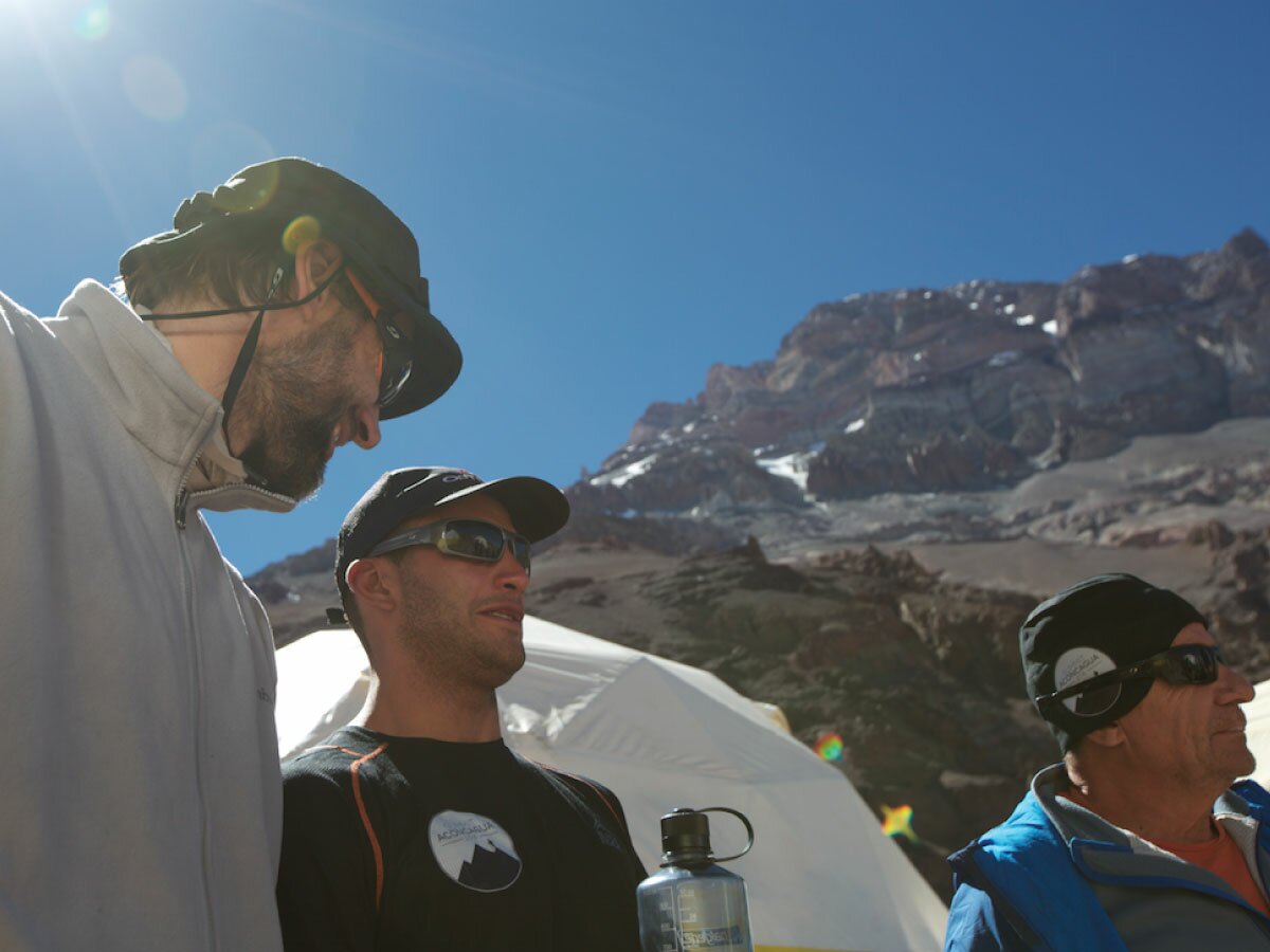 Oberto y Ezequiel con Aconcagua atras